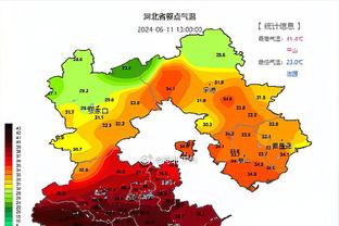 还是网上冲浪嗨皮！杜兰特观战布朗尼打球猛盯手机